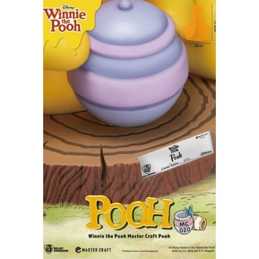 Disney Estatua Master Craft Winnie the Pooh 31 cm