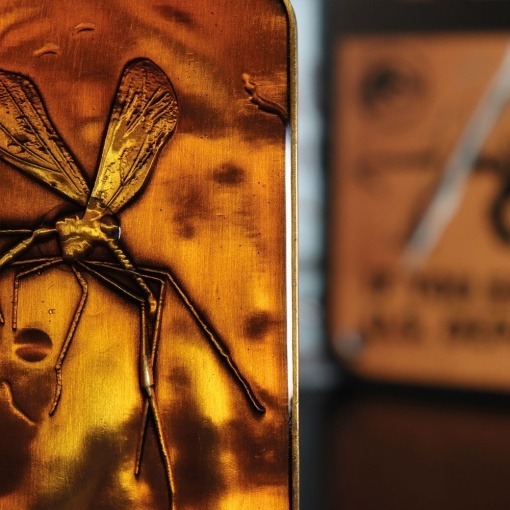 Parque Jurásico Lingote Mosquito in Amber Limited Edition