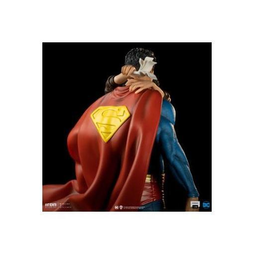 DC Comics Diorama 1/6 Superman & Lois 57 cm