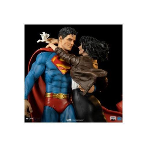 DC Comics Diorama 1/6 Superman & Lois 57 cm