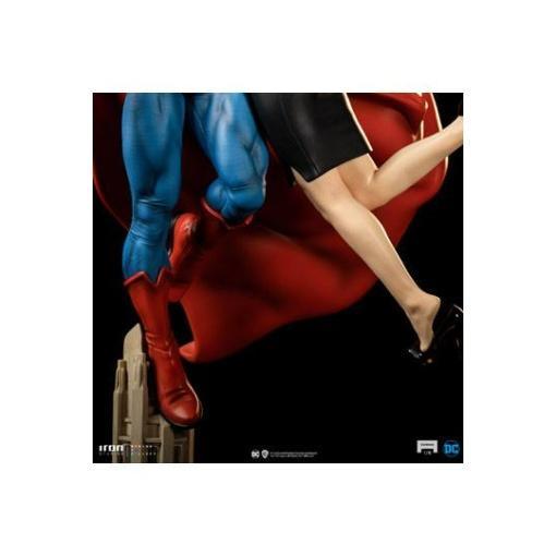 DC Comics Diorama 1/6 Superman & Lois 57 cm