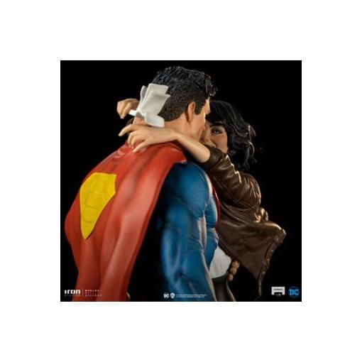 DC Comics Diorama 1/6 Superman & Lois 57 cm