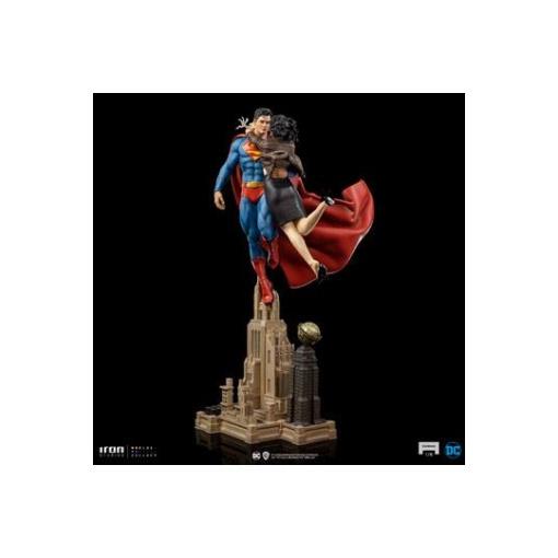 DC Comics Diorama 1/6 Superman & Lois 57 cm