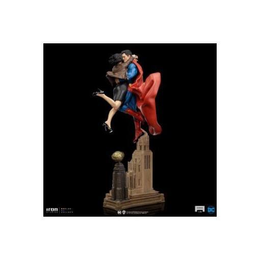 DC Comics Diorama 1/6 Superman & Lois 57 cm