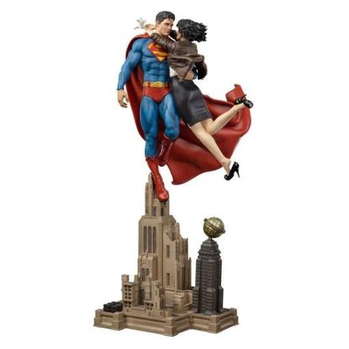 DC Comics Diorama 1/6 Superman & Lois 57 cm