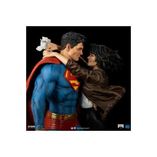 DC Comics Diorama 1/6 Superman & Lois 57 cm