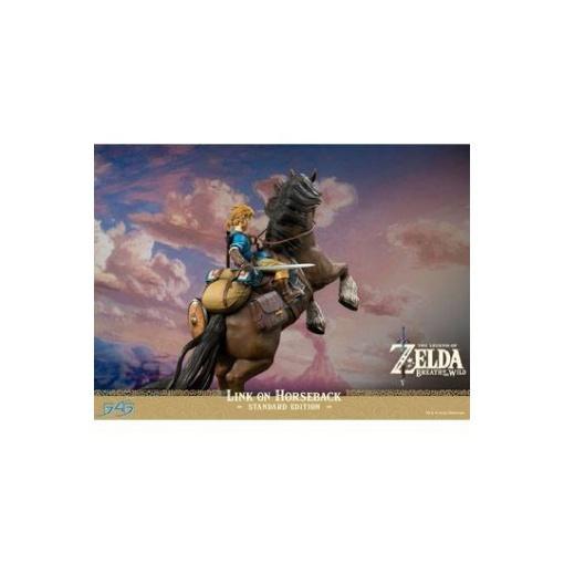 The Legend of Zelda Breath of the Wild Estatua Link on Horseback 56 cm