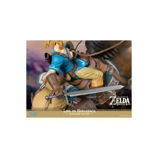 The Legend of Zelda Breath of the Wild Estatua Link on Horseback 56 cm