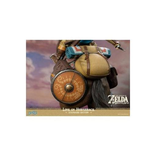 The Legend of Zelda Breath of the Wild Estatua Link on Horseback 56 cm