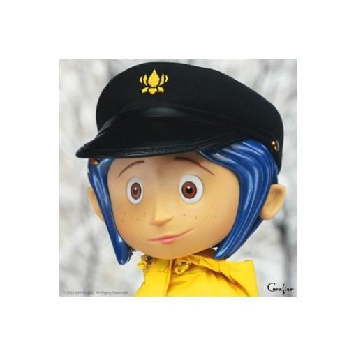 Coraline Figura Supersize Vinyl Coraline with Hat (Button Eyes) 40 cm