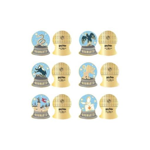 Harry Potter by Loungefly Chapas esmaltadas Blind Snowglobes Expositor (12)