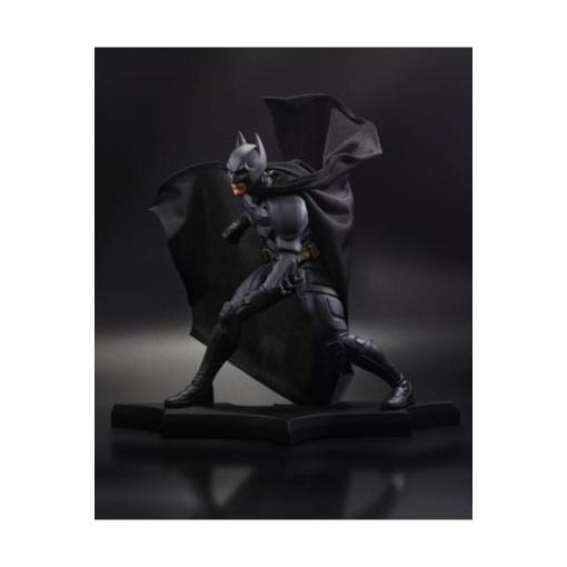 DC Direct Estatua a DC Movie Statues Batman (The Dark Knight) 24 cm