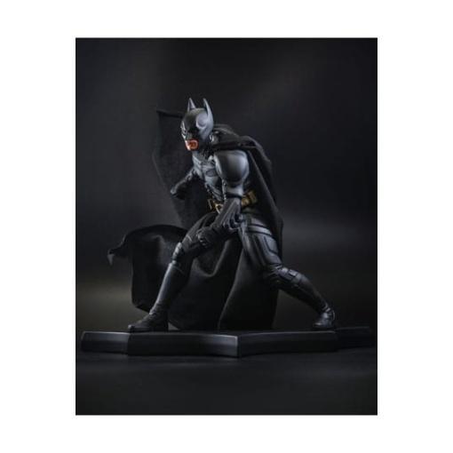 DC Direct Estatua a DC Movie Statues Batman (The Dark Knight) 24 cm