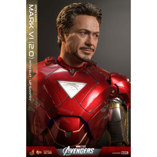 Marvel Los Vengadores Figura Movie Masterpiece Diecast 1/6 Iron Man Mark VI (2.0) with Suit-Up Gantry 32 cm - Embalaje dañado