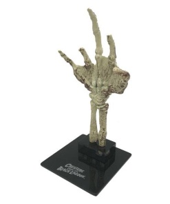 Universal Monsters Mini Réplica Fossilized Creature Hand 18 cm